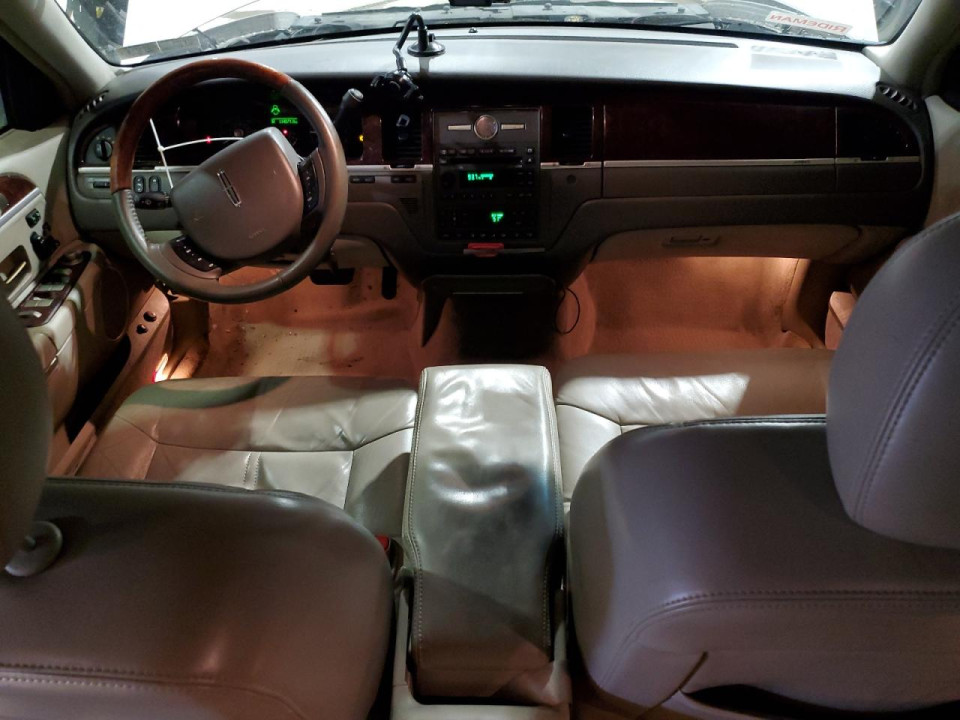 Lincoln TOWNCAR 2010 — Copart