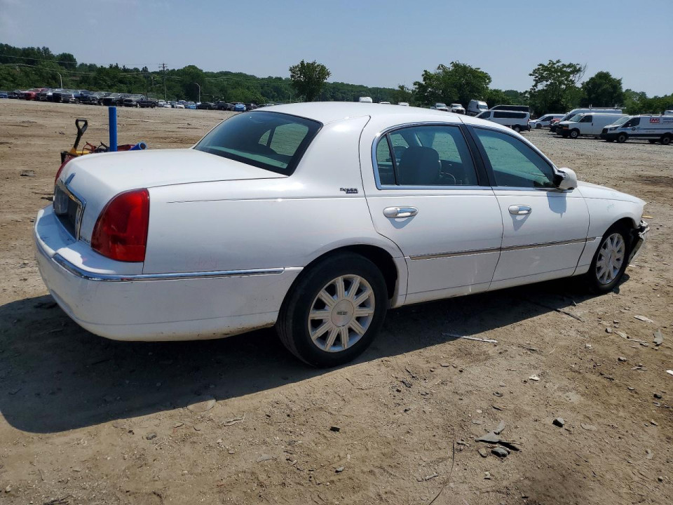 Lincoln TOWNCAR 2011 — Copart