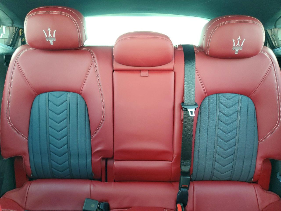 Maserati LEVANTE LUXURY 2021 из США