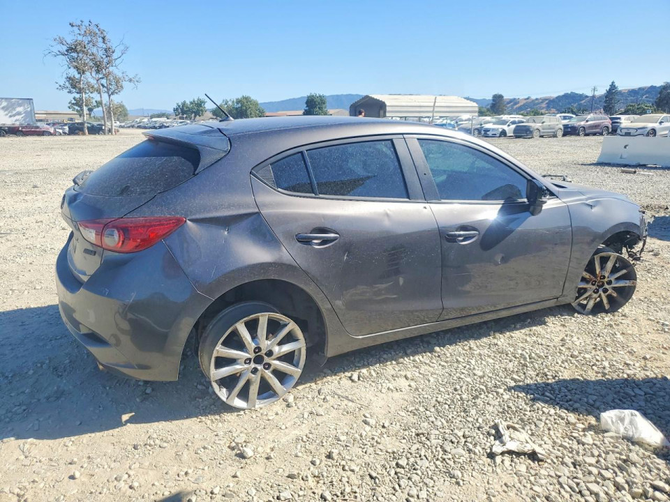Mazda 3 2017 — Copart