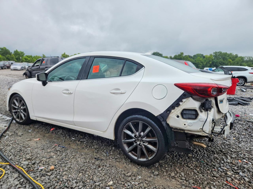 Mazda 3 2018 — Copart