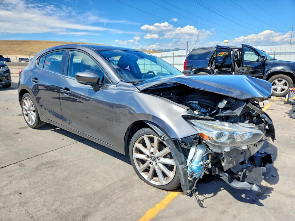 Mazda 3 2017 — Copart