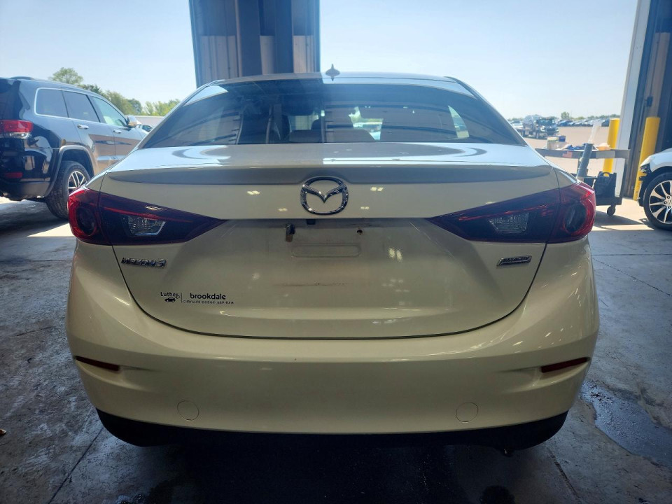 Mazda 3 2016 — Copart