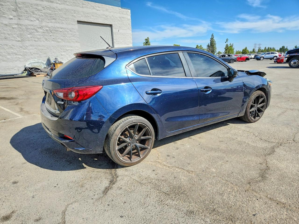 Mazda 3 2017 — Copart