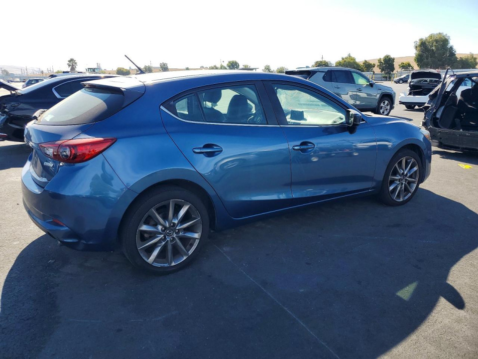 Mazda 3 2018 — Copart