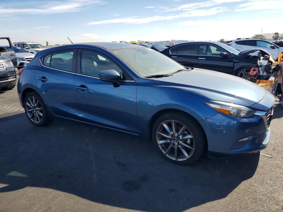 Mazda 3 2018 — Copart