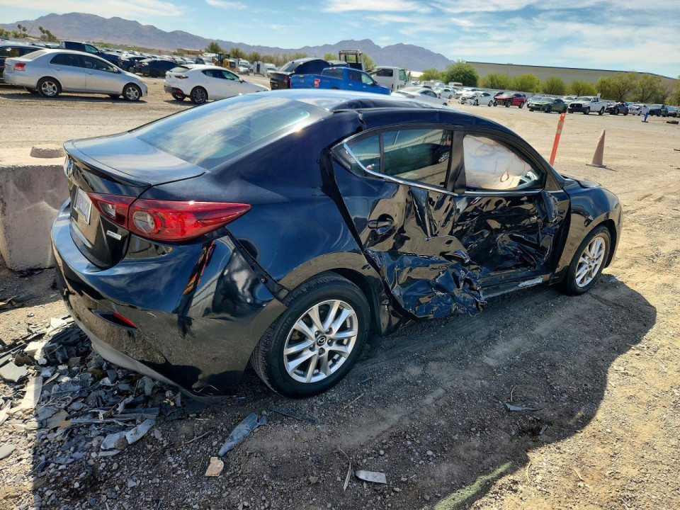 Mazda 3 2015 — Copart