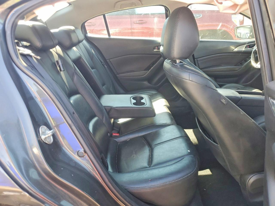 Mazda 3 2018 — Copart