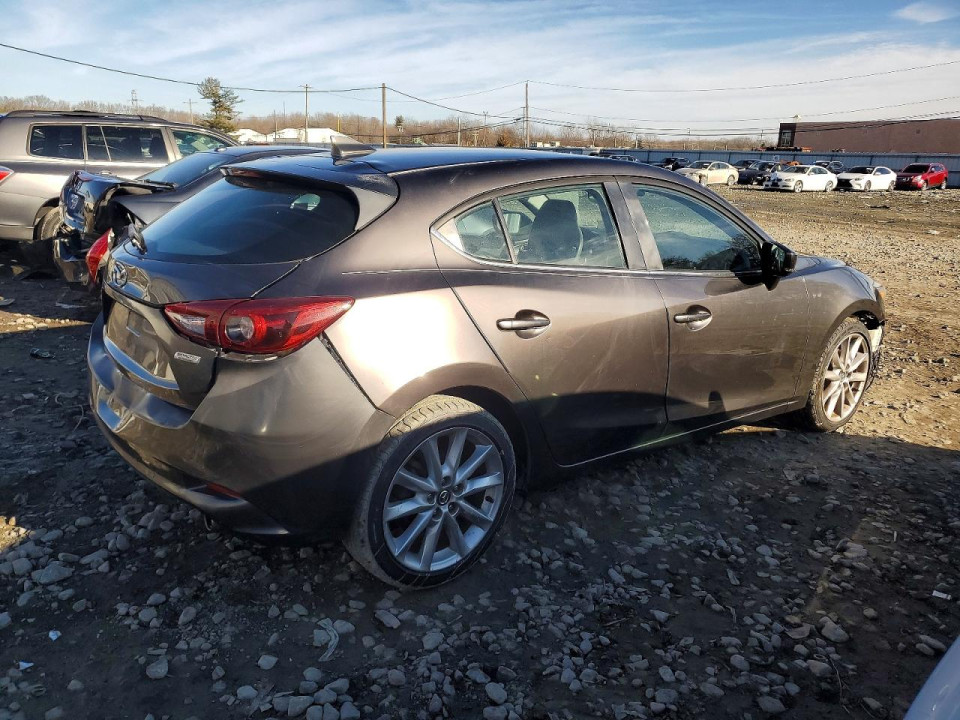 Mazda 3 2017 — Copart