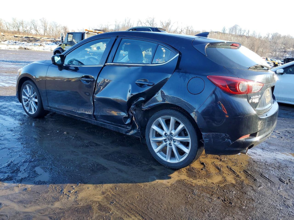 Mazda 3 2017 — Copart