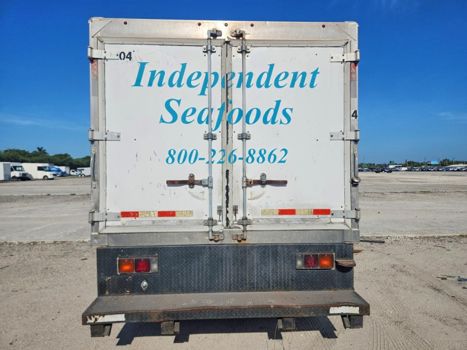 Mitsubishi FUSO FE84D REFRIGERATED BOX TRUCK 2007 — Copart