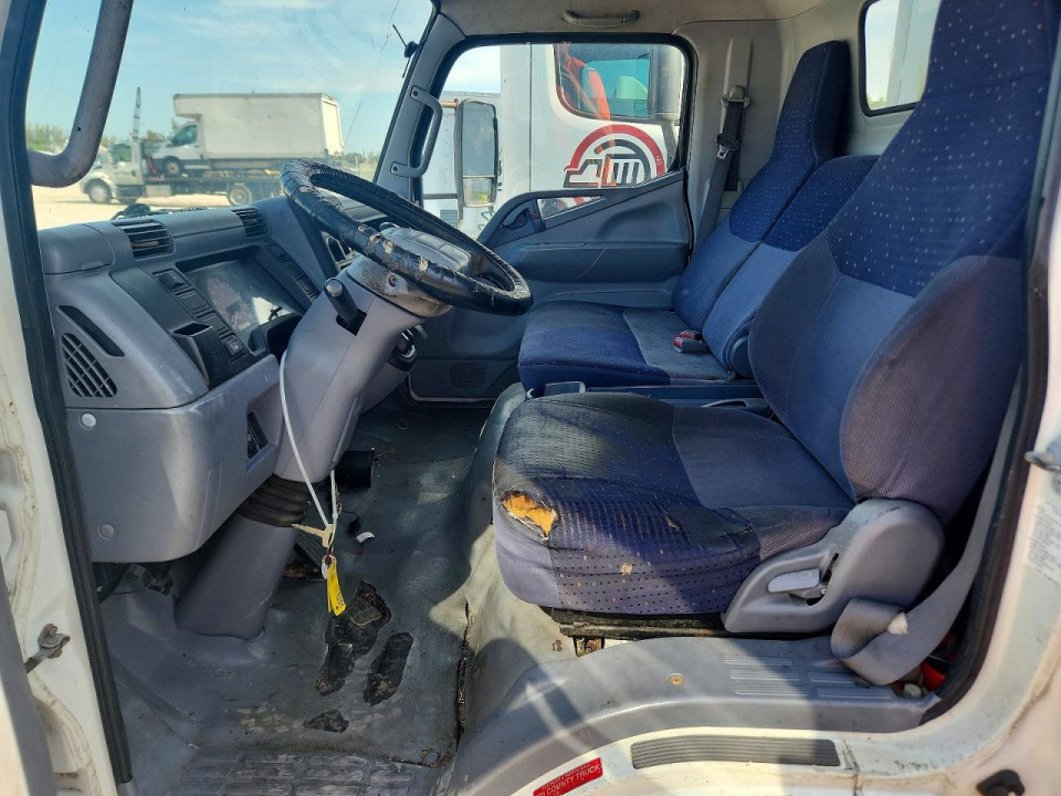 Mitsubishi FUSO FE84D REFRIGERATED BOX TRUCK 2007 — Copart