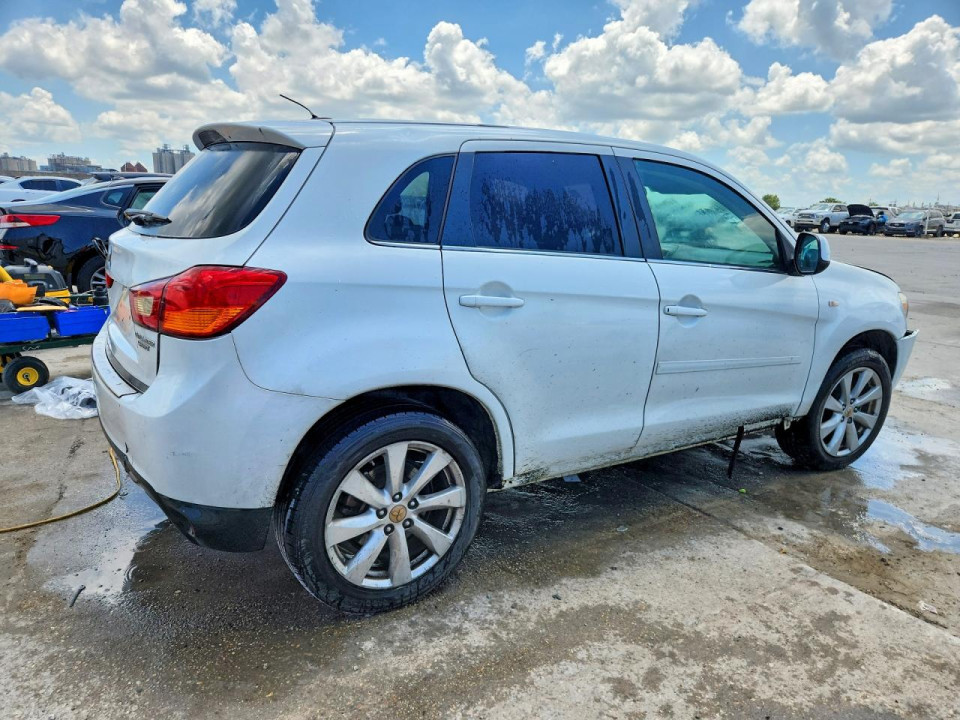 Mitsubishi OUTLANDER 2015 — Copart