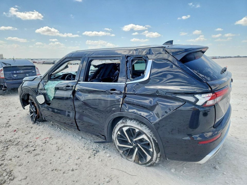 Mitsubishi OUTLANDER 2023 — Copart