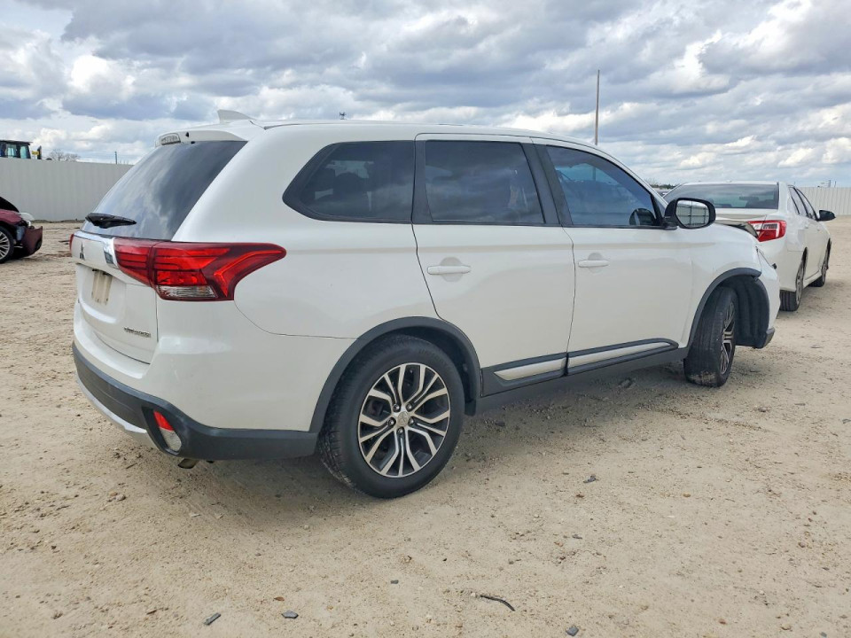 Mitsubishi OUTLANDER 2017 — Copart