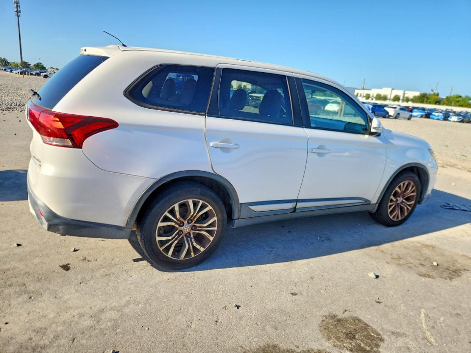 Mitsubishi OUTLANDER 2016 — Copart