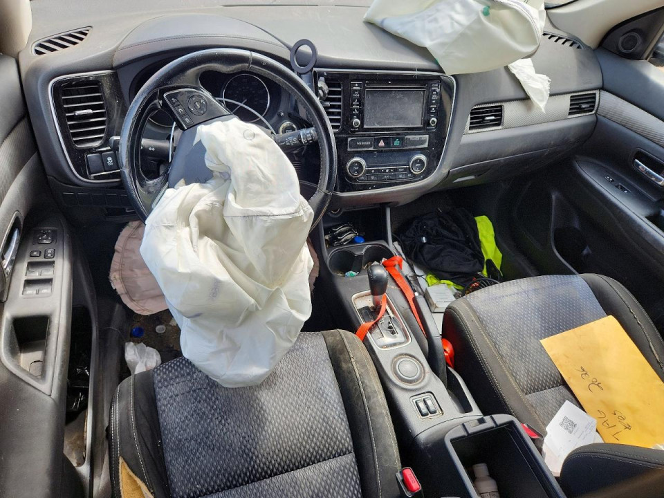 Mitsubishi OUTLANDER 2016 — Copart