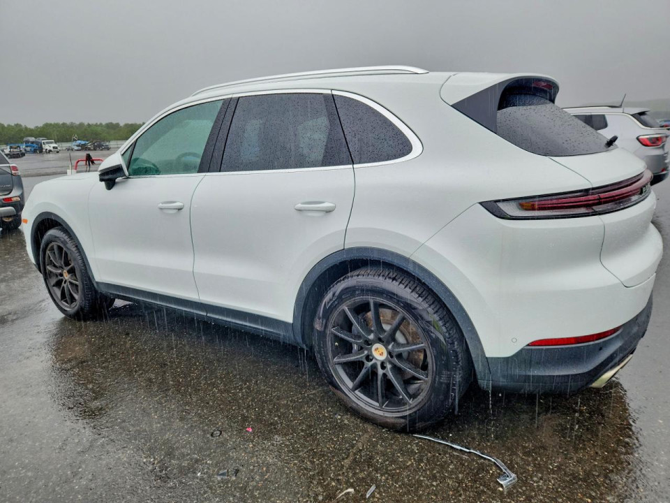Porsche CAYENNE BASE 2024 — Copart