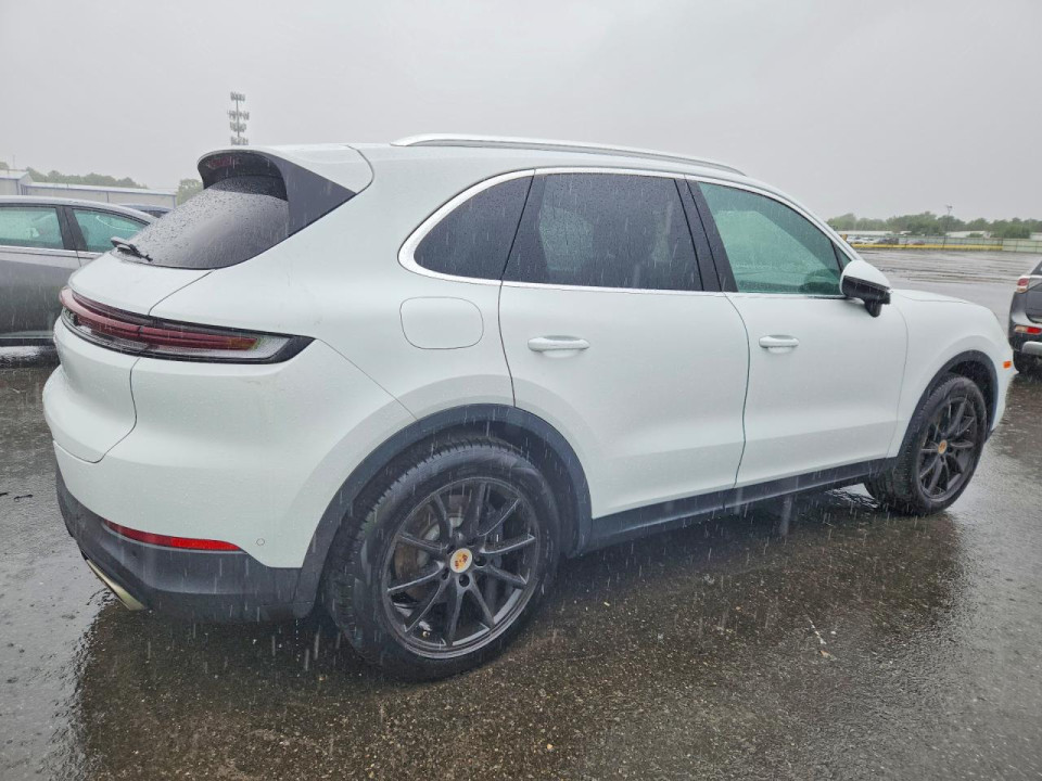 Porsche CAYENNE BASE 2024 — Copart