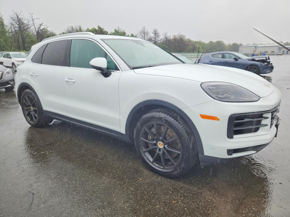 Porsche CAYENNE BASE 2024 — Copart