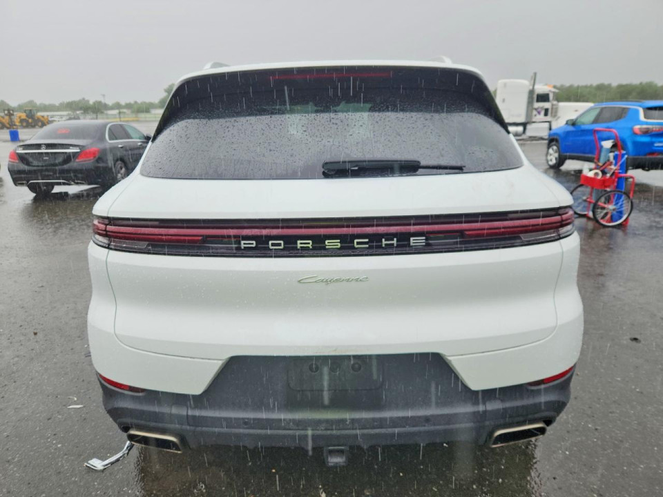 Porsche CAYENNE BASE 2024 — Copart