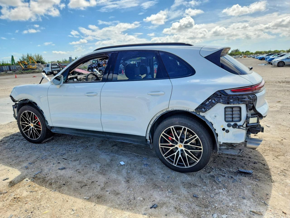 Porsche CAYENNE 2024 — Copart