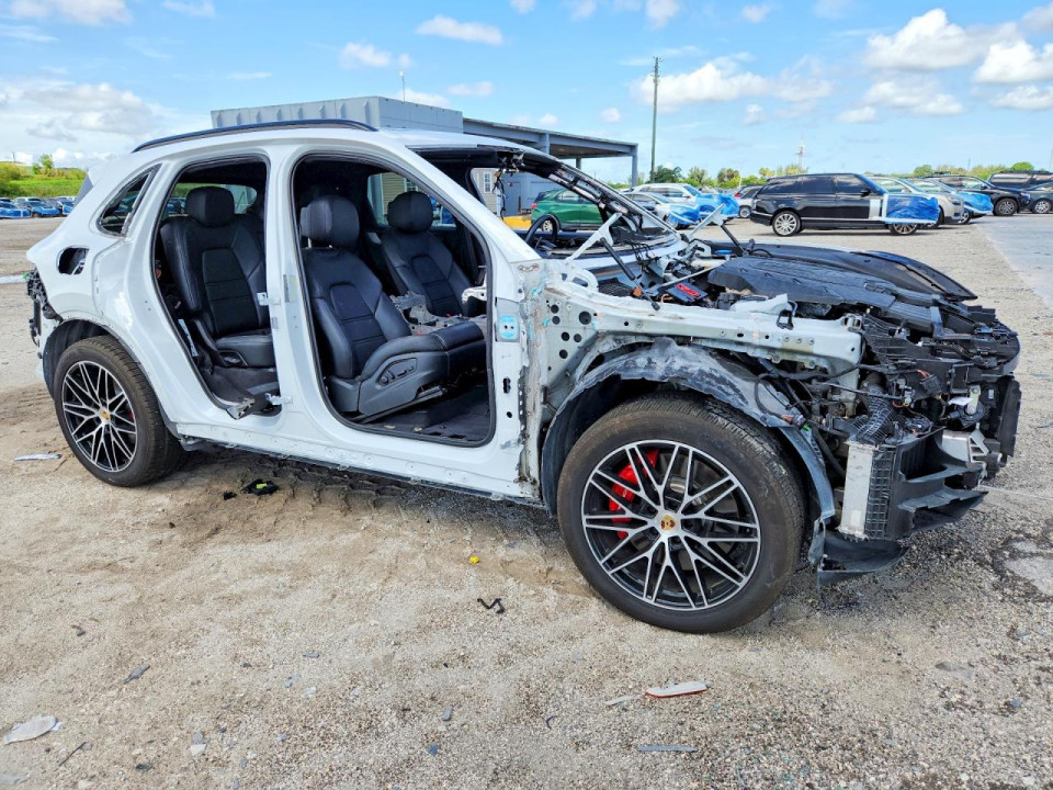 Porsche CAYENNE 2024 — Copart