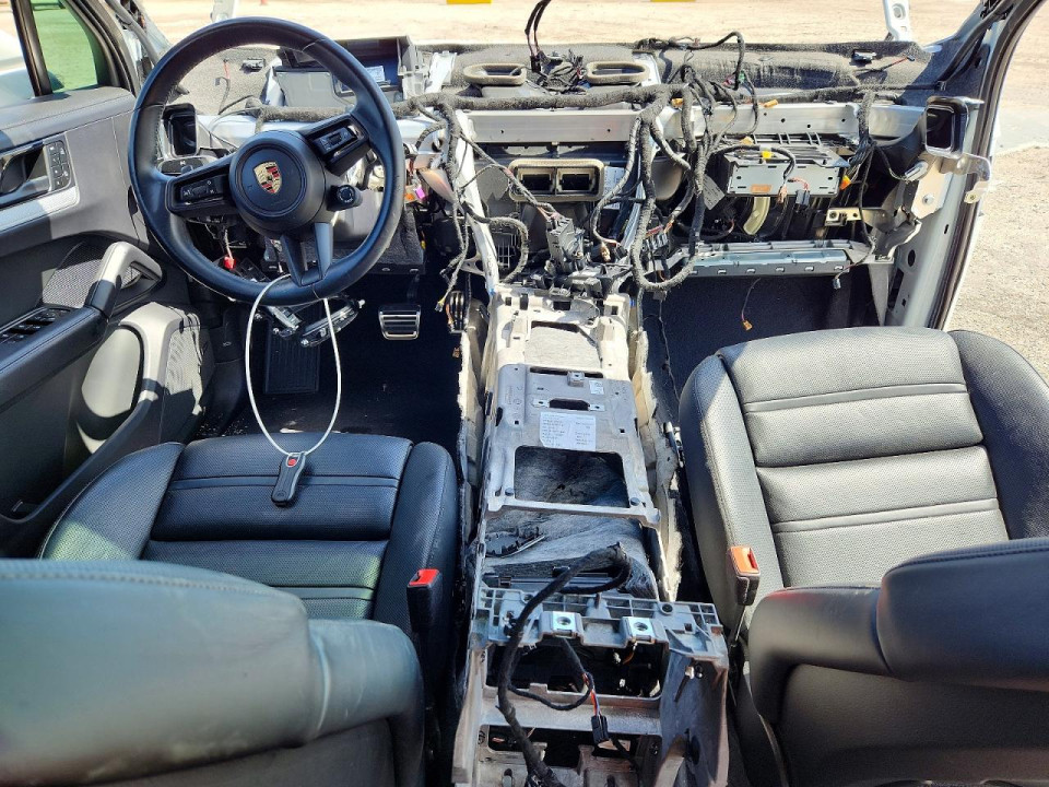 Porsche CAYENNE 2024 — Copart
