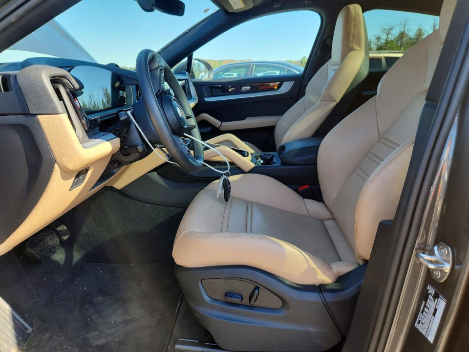 Porsche CAYENNE 2025 — Copart