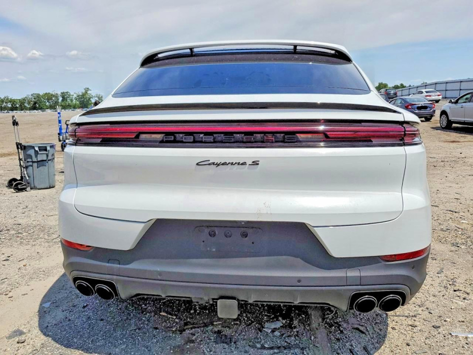 Porsche CAYENNE 2024 — Copart