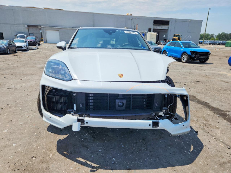 Porsche CAYENNE 2024 — Copart