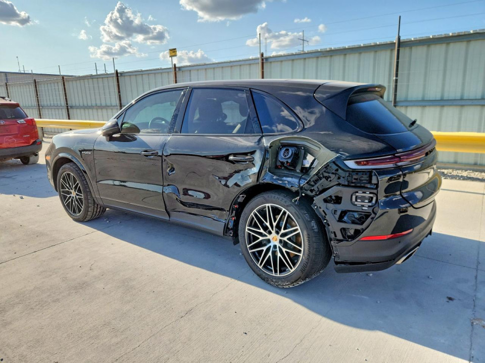 Porsche CAYENNE 2024 — Copart