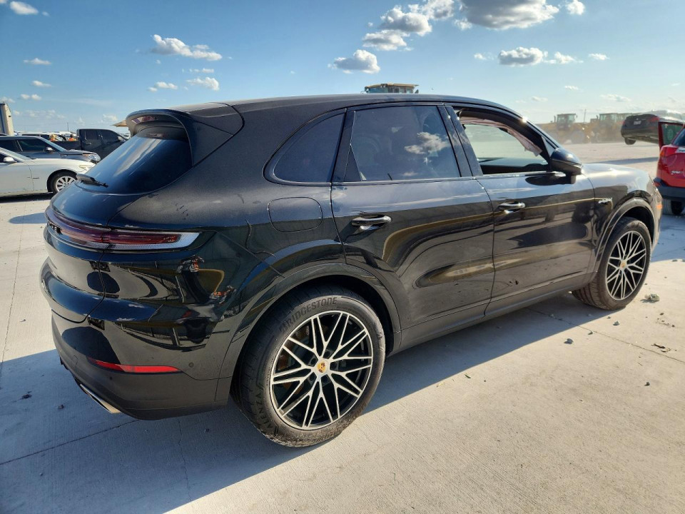 Porsche CAYENNE 2024 — Copart