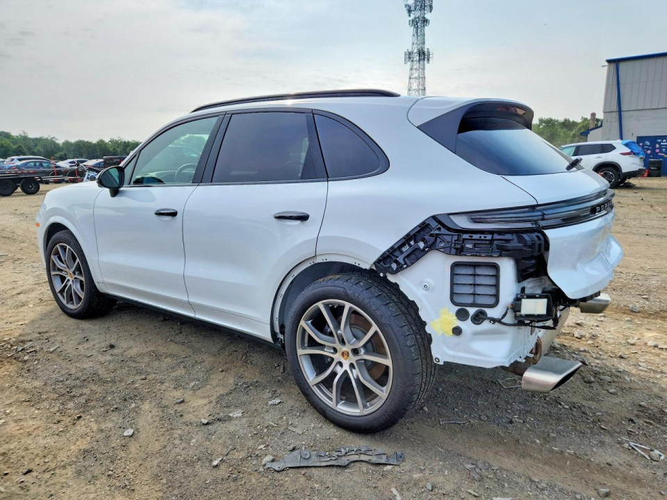 Porsche CAYENNE 2024 — Copart