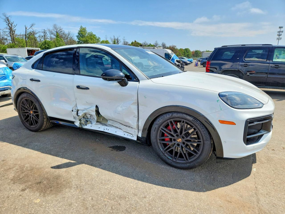 Porsche CAYENNE 2025 — Copart