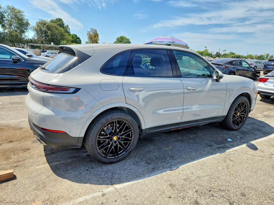 Porsche CAYENNE 2024 — Copart