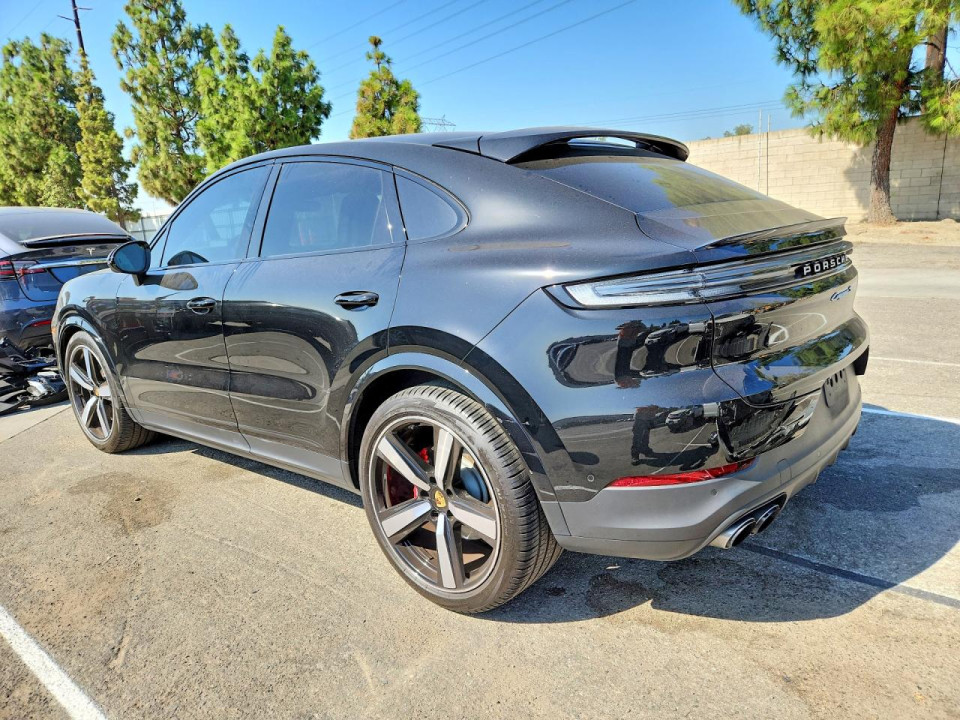 Porsche CAYENNE 2024 — Copart