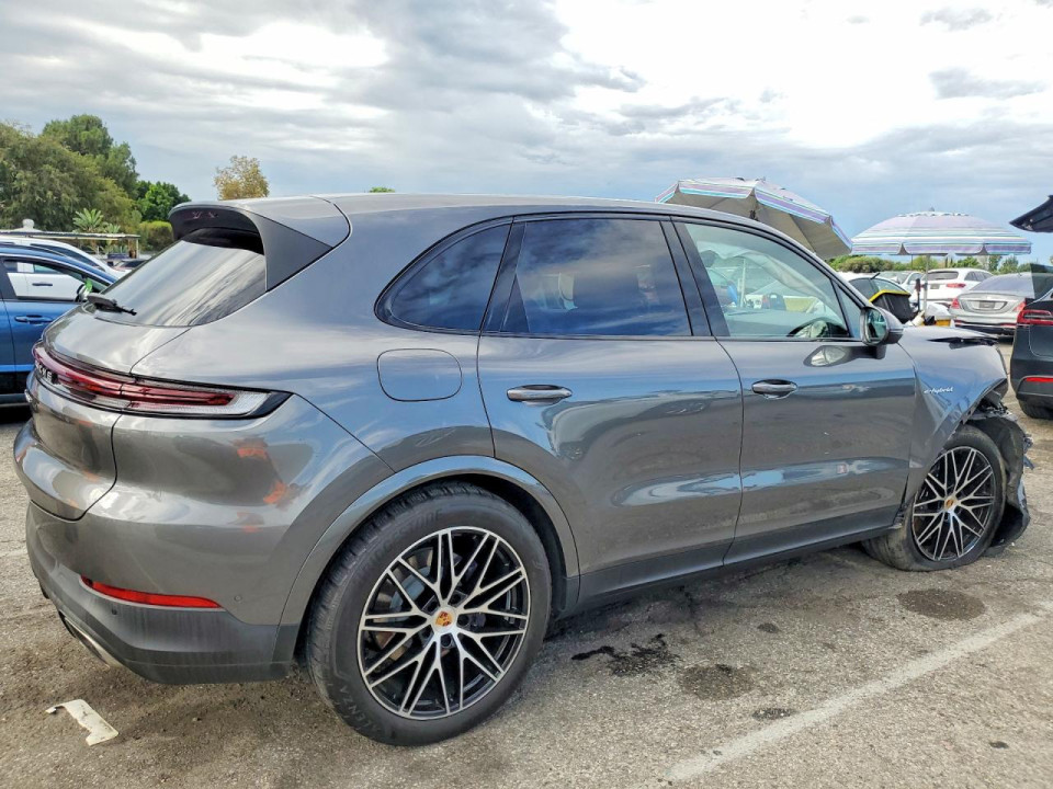 Porsche CAYENNE 2025 — Copart