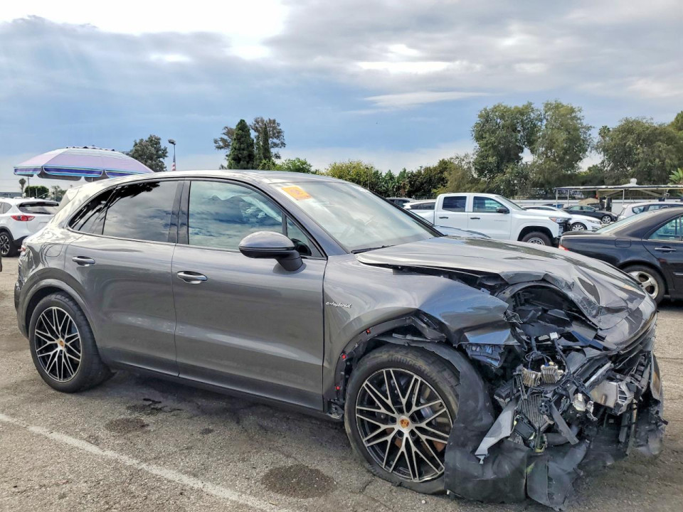 Porsche CAYENNE 2025 — Copart