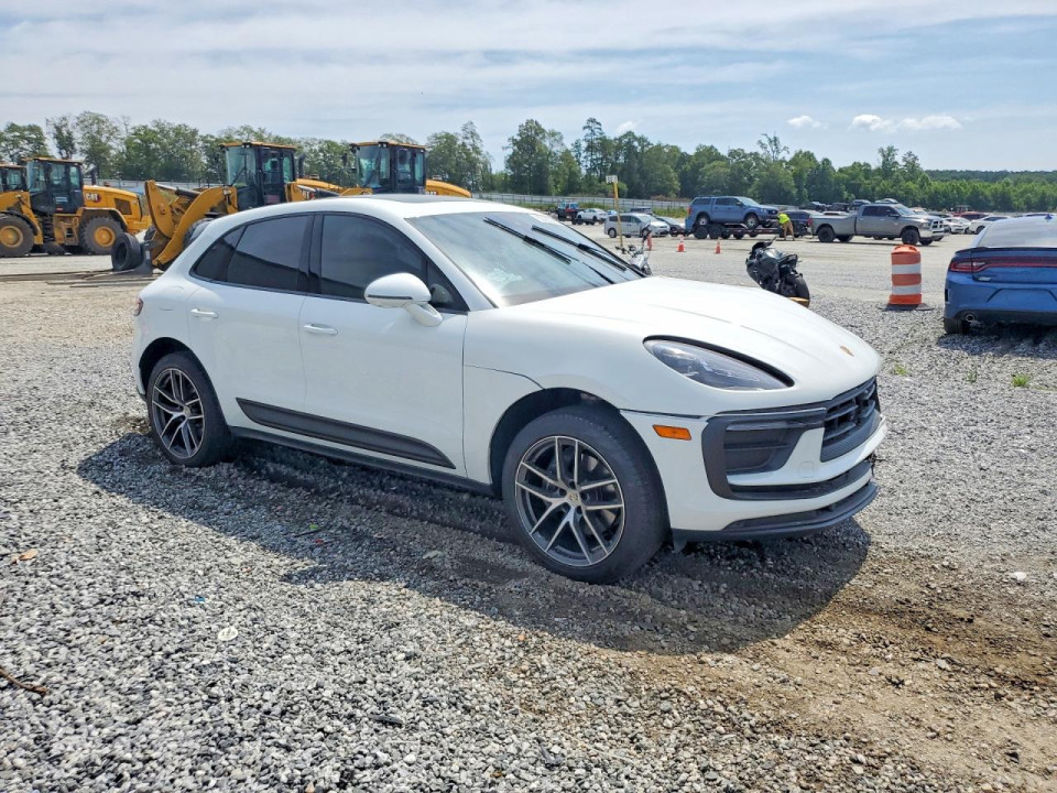 Porsche MACAN BASE 2024 — Copart