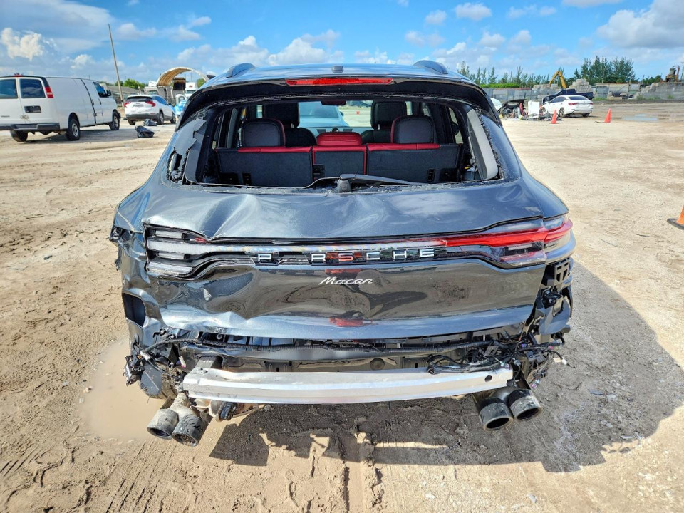 Porsche MACAN 2024 — Copart