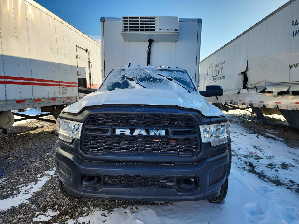 Ram 5500 REFRIGERATED BOX TRUCK 6.4L V8 2022 — Copart