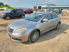 Suzuki KIZASHI 2010