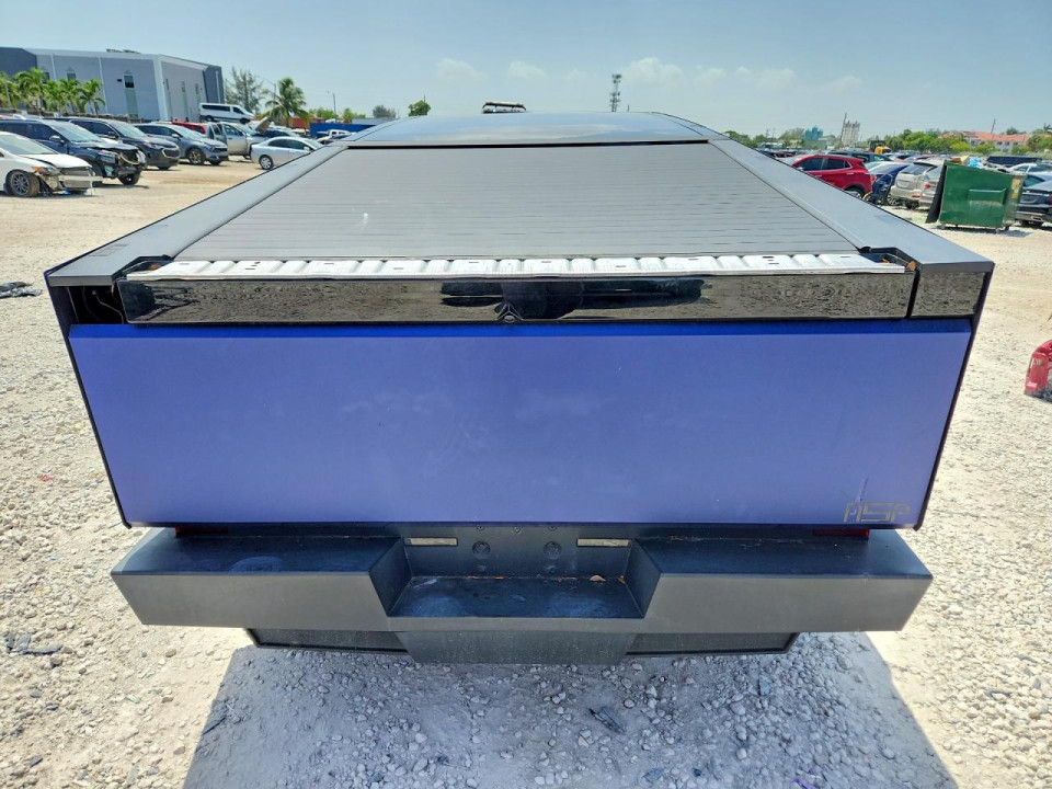 Tesla CYBERTRUCK 2024 — Copart