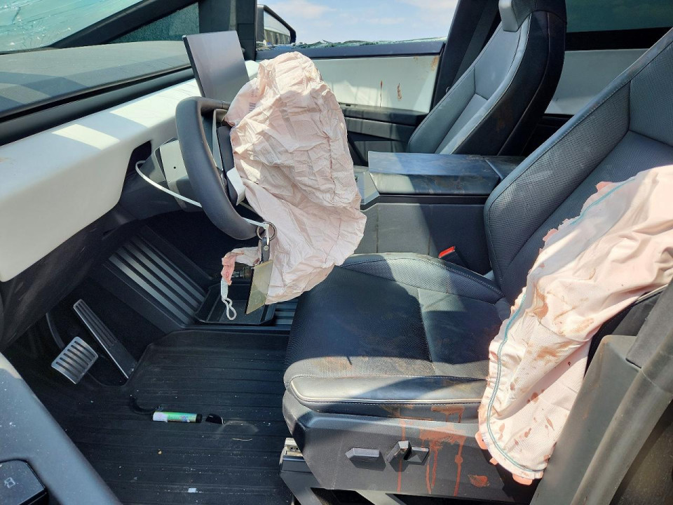 Tesla CYBERTRUCK 2024 — Copart