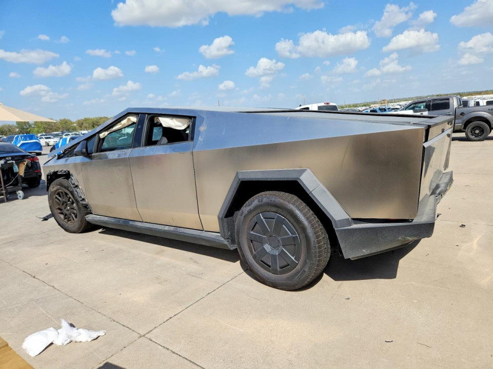 Tesla CYBERTRUCK 2026 — Copart
