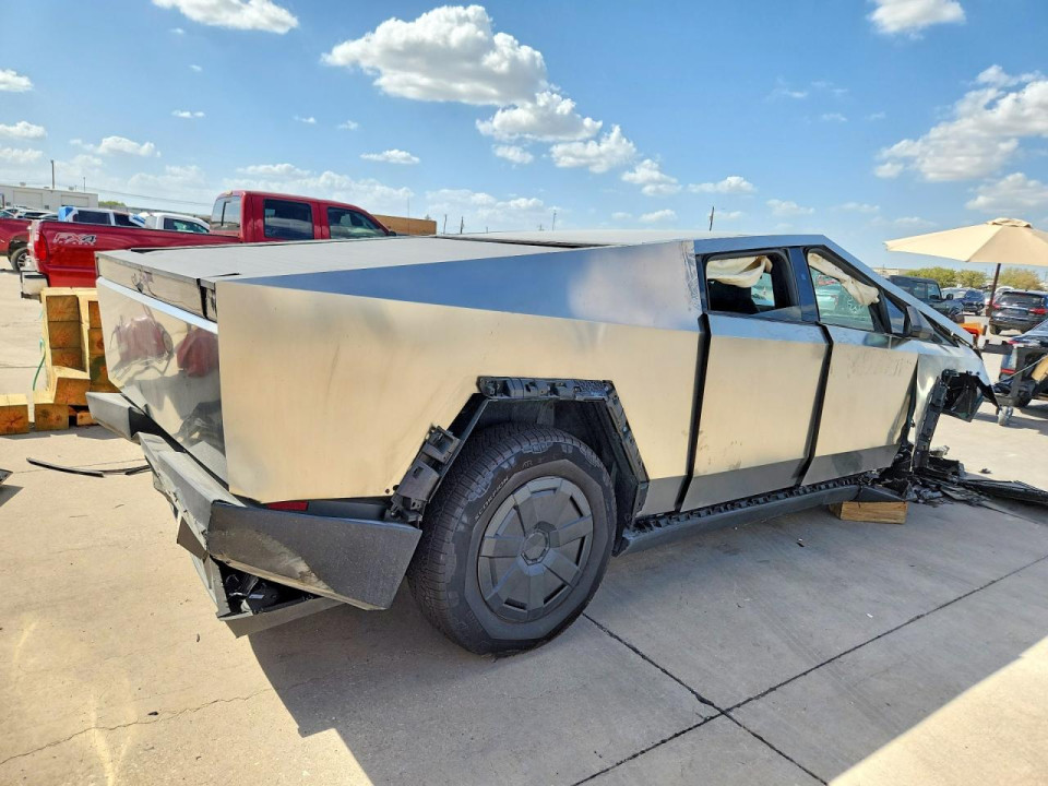 Tesla CYBERTRUCK 2026 — Copart