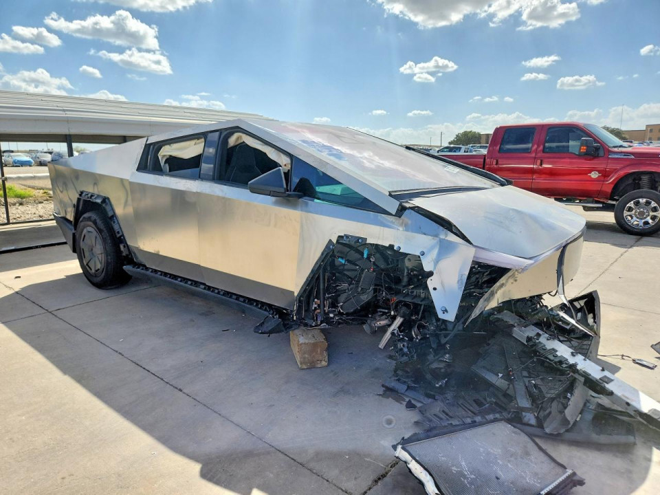 Tesla CYBERTRUCK 2026 — Copart