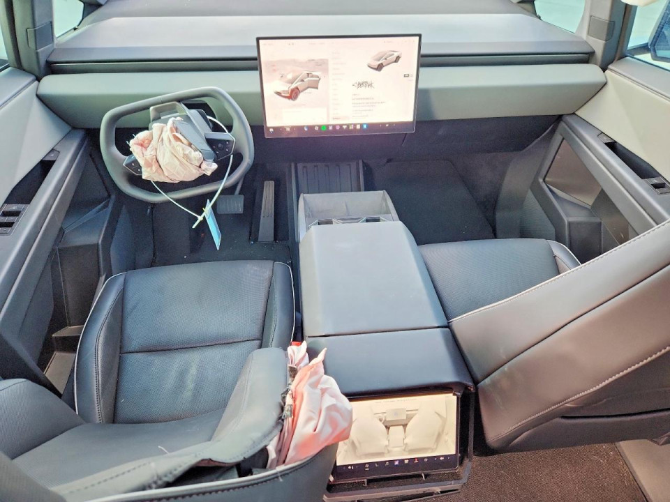 Tesla CYBERTRUCK 2026 — Copart