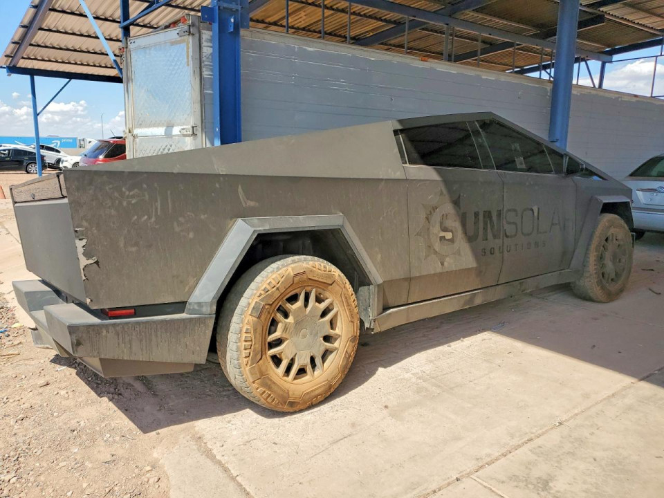 Tesla CYBERTRUCK 2024 — Copart
